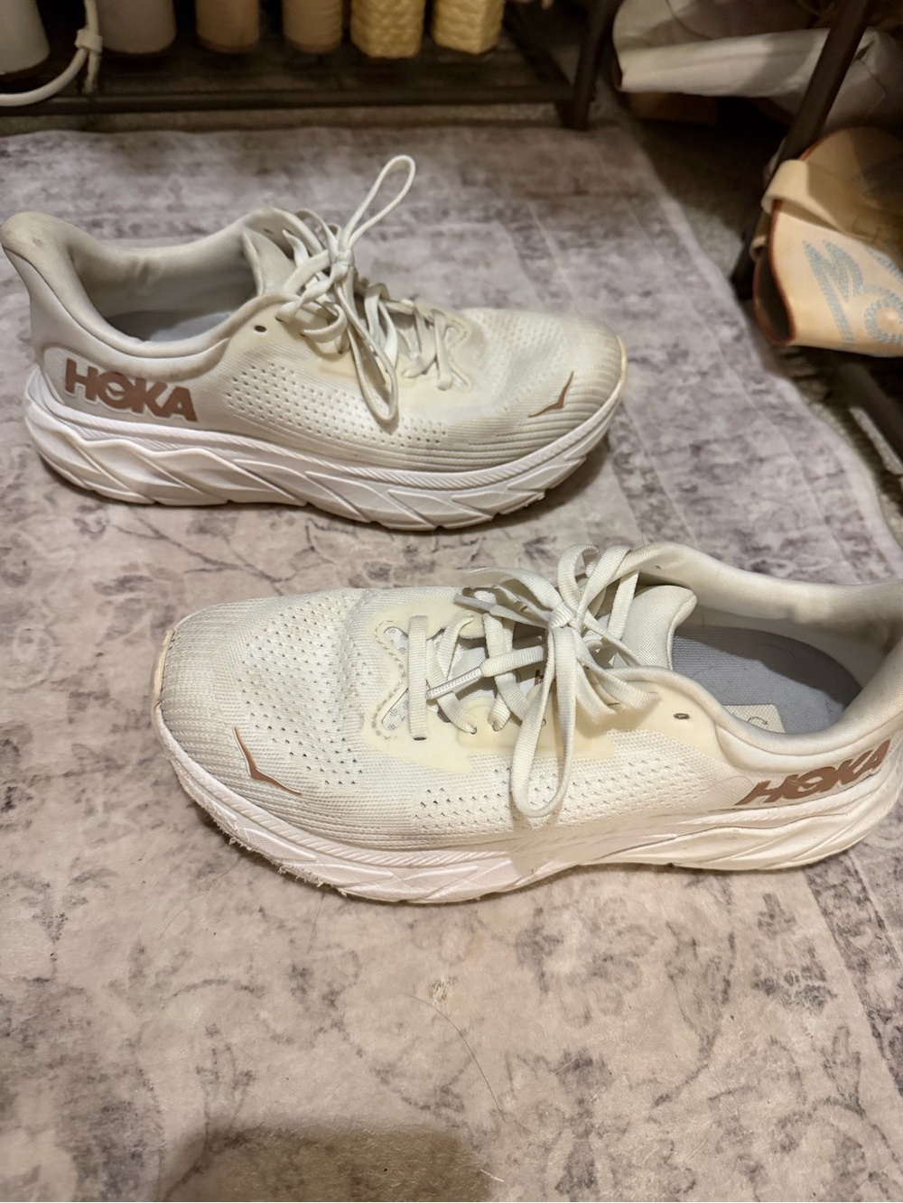 Hokas